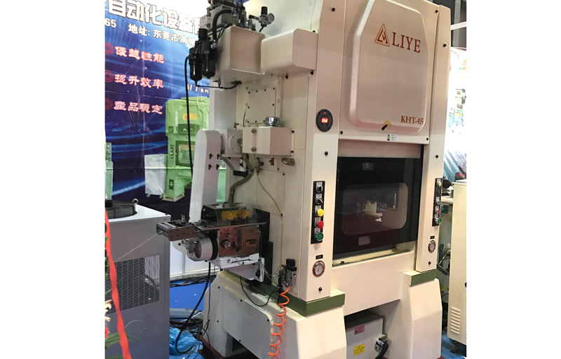 如何為高速?zèng)_床選擇合適的沖床送料機(jī)？